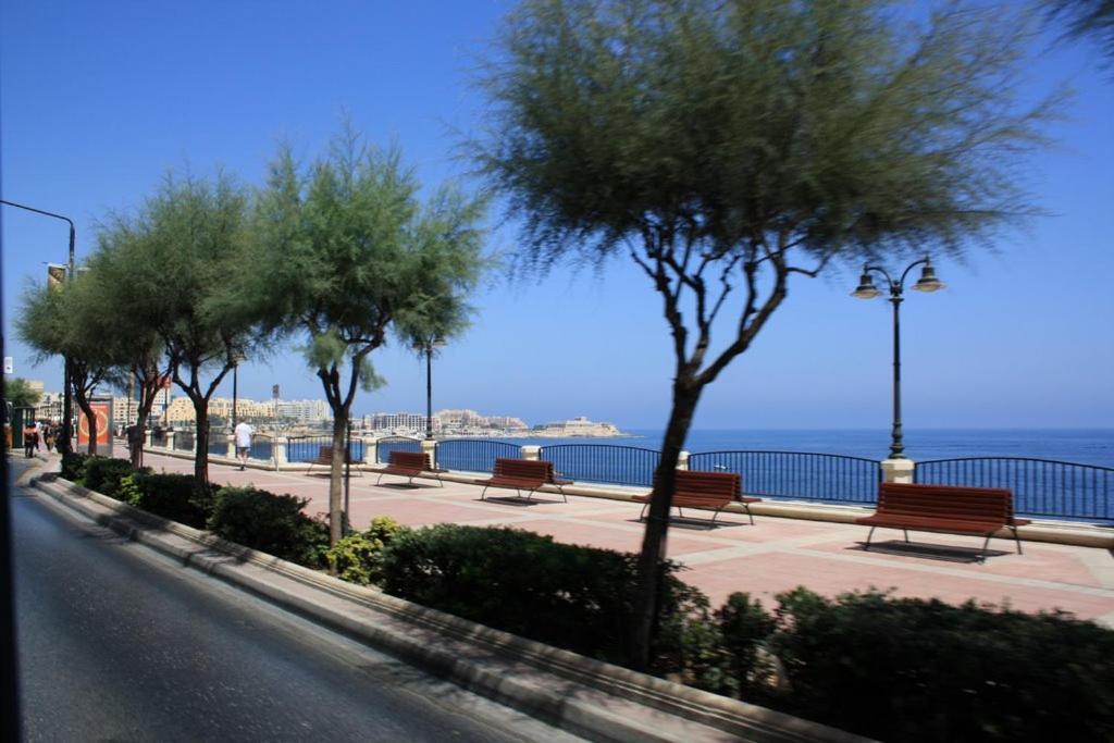 Luxury Apartment With Valletta And Harbour Views Sliema Extérieur photo